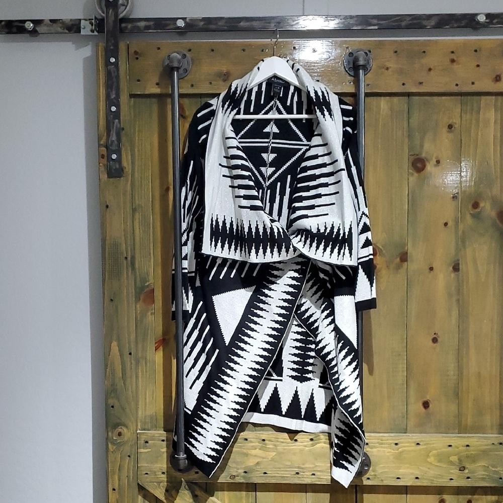 Ashro Ovetsized Black and White Cardigan Silver Shimmer Size Medium